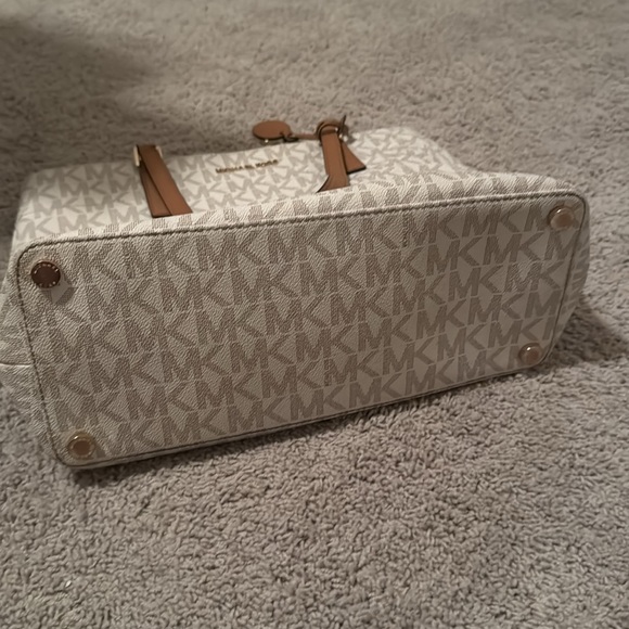 Michael Kors Tote and Matching Wallet - Picture 7 of 12